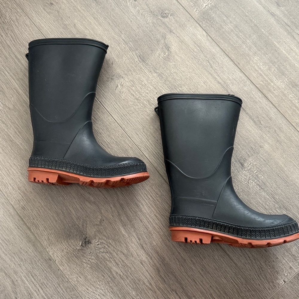 Black and Orange Rain Boots size 9 - Picture 3 of 7